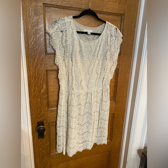 Forever 21 off-white lace dress with nude lining - Picture 1 of 4